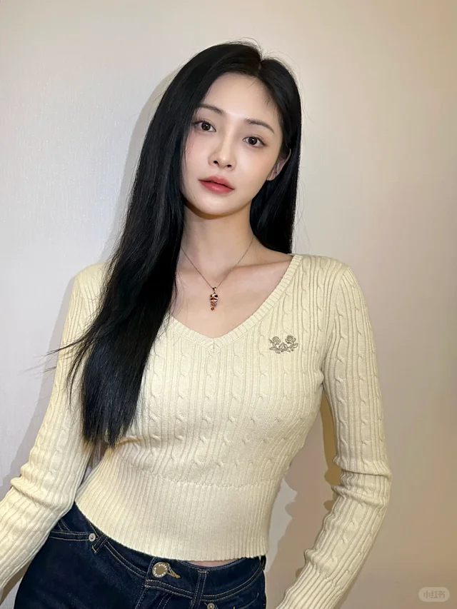 周洁琼佩戴 CC 卡美珠宝