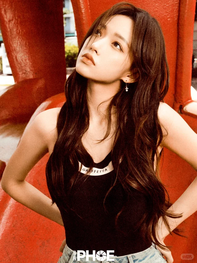程潇佩戴 CC 卡美珠宝