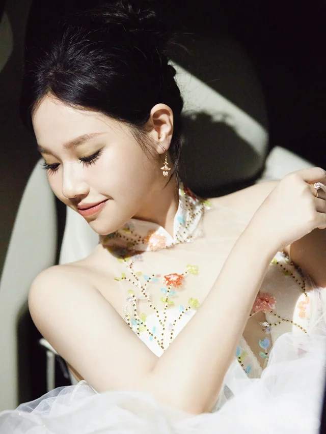 孟慧圆佩戴 CC 卡美珠宝