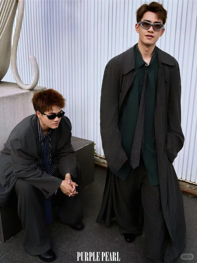 王昶、梁伟铿佩戴 CC 卡美珠宝