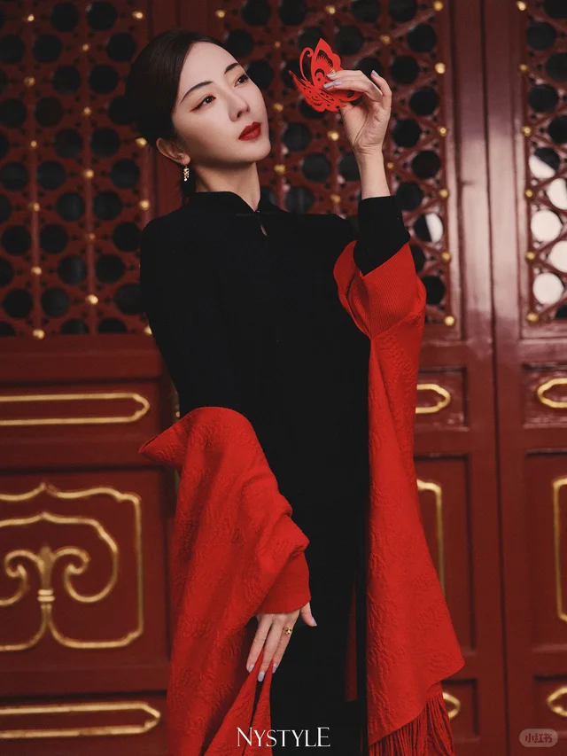李思思佩戴 CC 卡美珠宝
