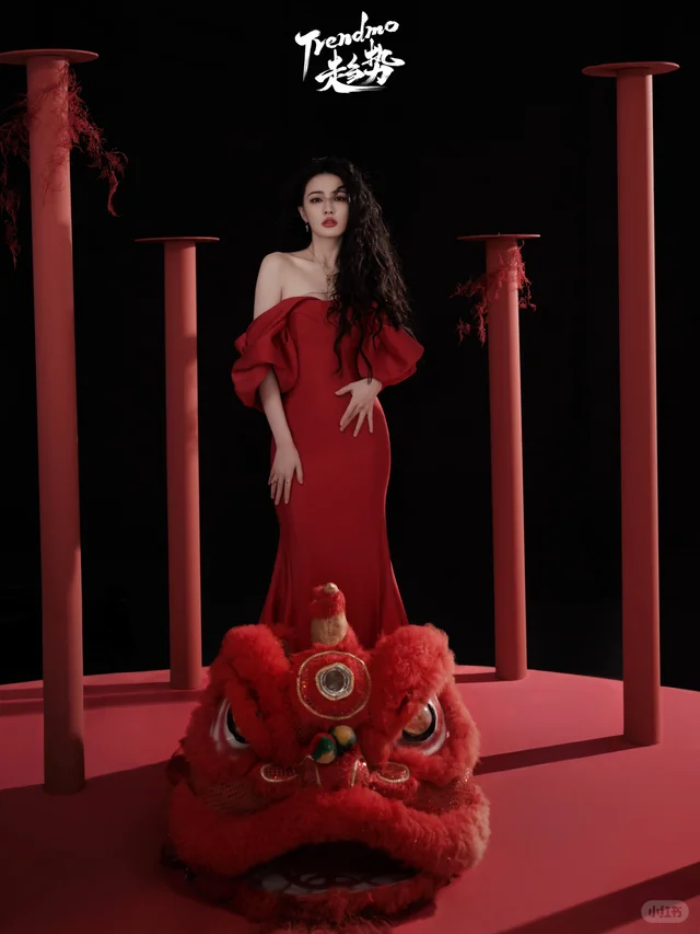 徐璐佩戴 CC 卡美珠宝