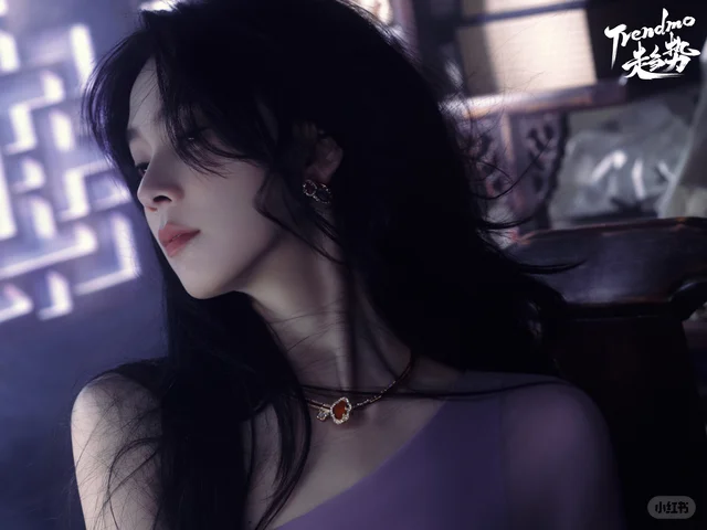 陈瑶佩戴 CC 卡美珠宝
