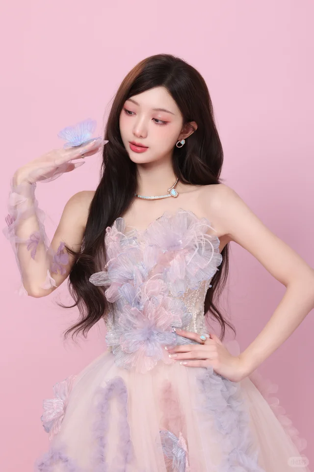 李紫婷佩戴 CC 卡美珠宝