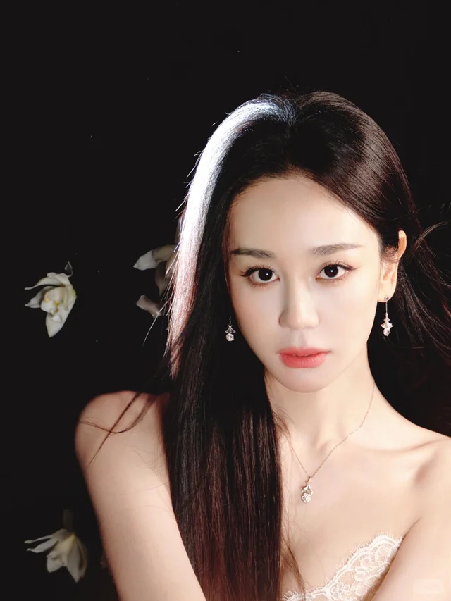 海陆佩戴 CC 卡美珠宝